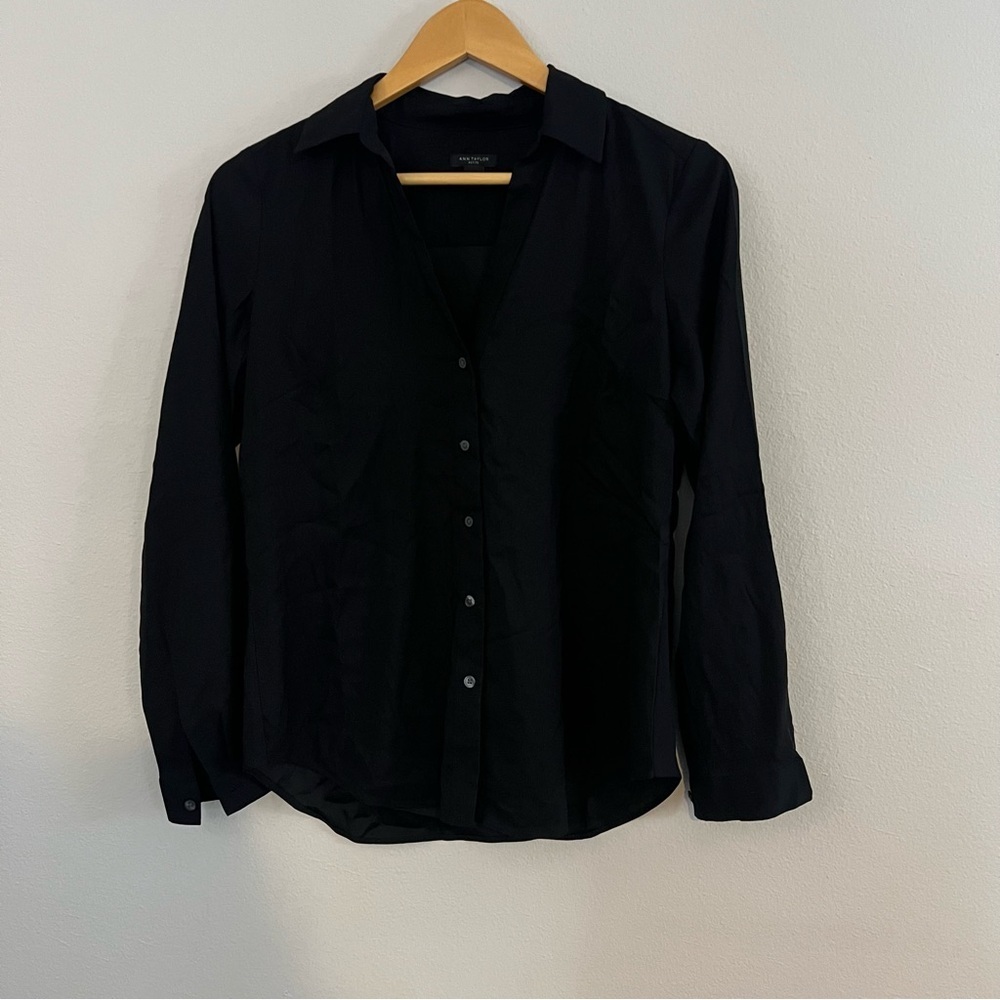 Ann Taylor petite Black Long-Sleeve Button Down Shirt size SP